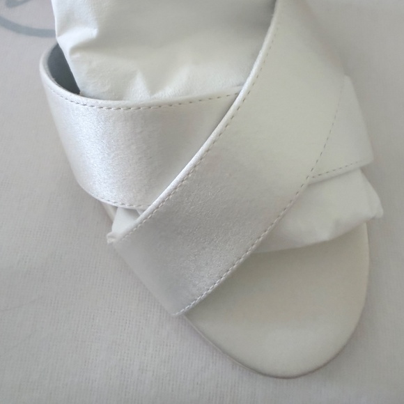 Louboutin Women’s Mariza 85 Ivory Wedding Heels - Picture 9 of 14